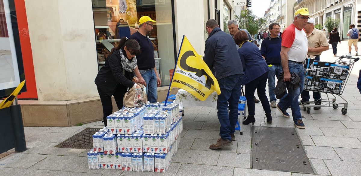 Distribution de lait à Angers